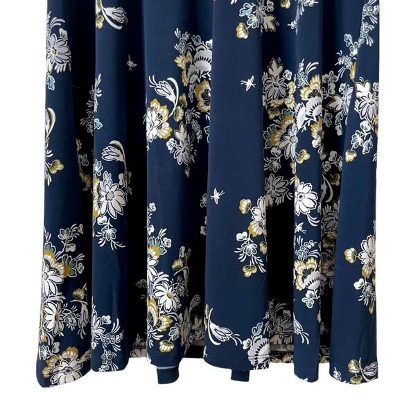 NWT Ann Taylor V-Neck Dress Size Medium - Picture 4 of 9